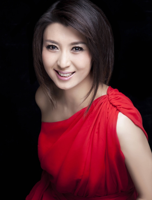 闫学晶孙子拍写真,不满一月戴老花镜,孙子比亲女儿只小5岁