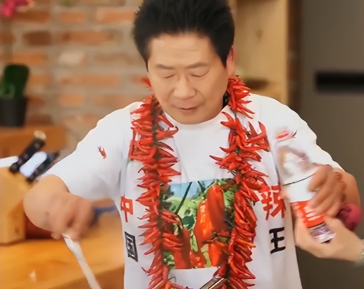 中国辣王李永志:每天5斤辣椒配白酒,破世界纪录,下场让人同情