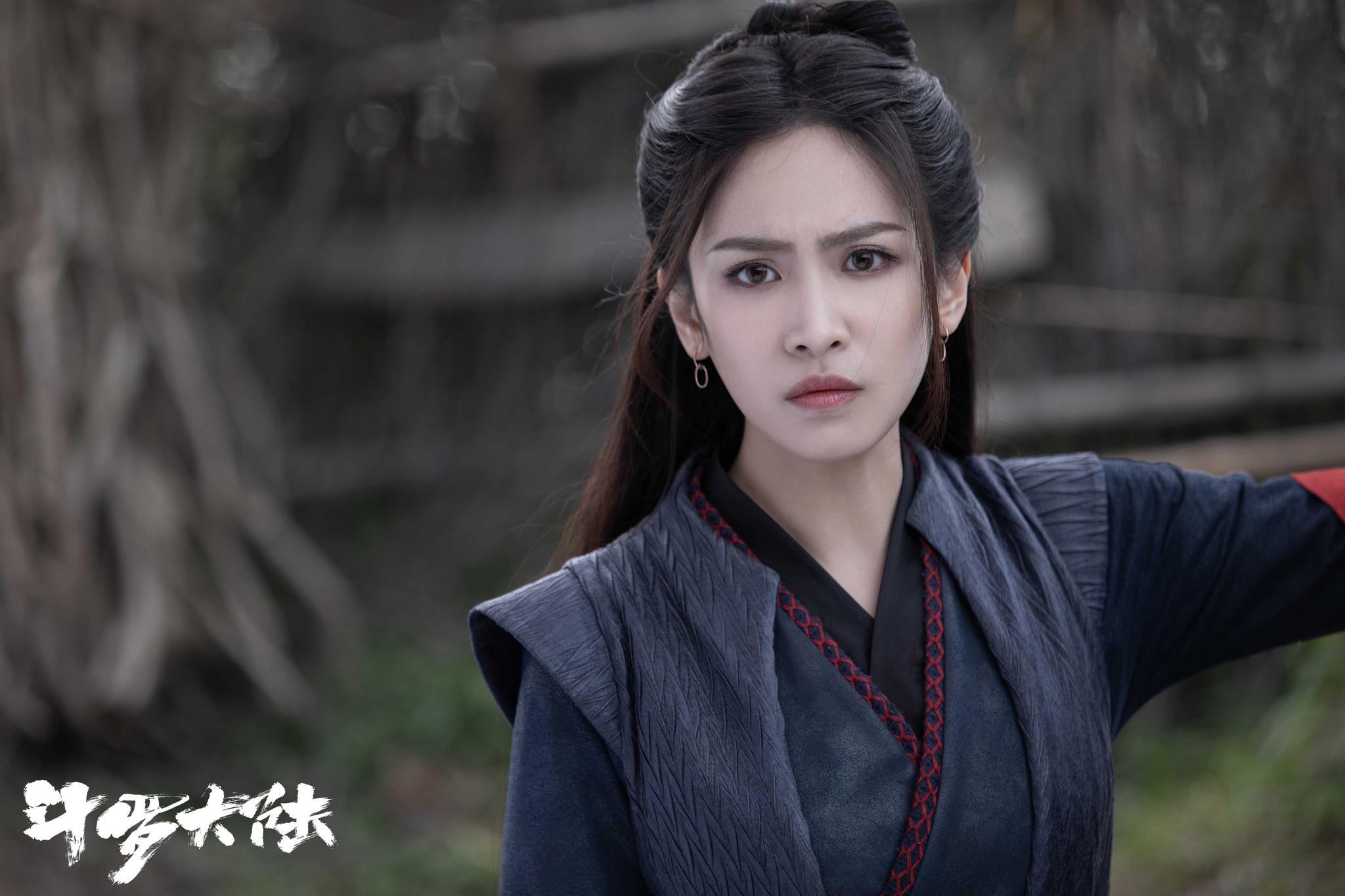 周韦彤在日本美图(女身男相只服她们!