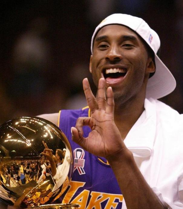 科比之前在哪个球队(科比选秀是13顺位,那当年在他前面12人是谁 成就