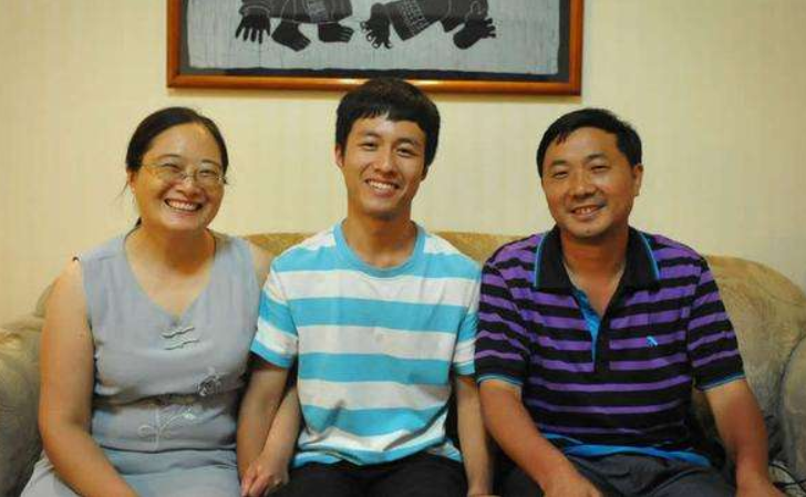 2013年，湖北学霸贺维艺拒绝保送清华，要享受考试过程，考了几分