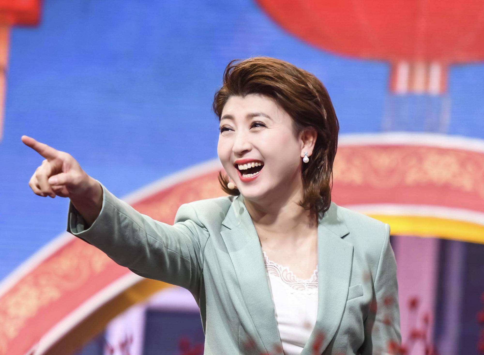 离婚后的闫学晶依旧风光无限,而林越呢?