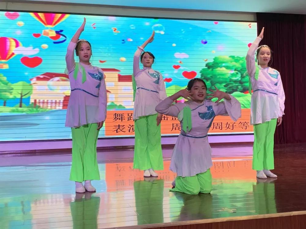 翠竹小学足球(萌虎迎春辞旧岁 新岁美好共起航——翠竹小学2022庆祝元旦文艺汇演)