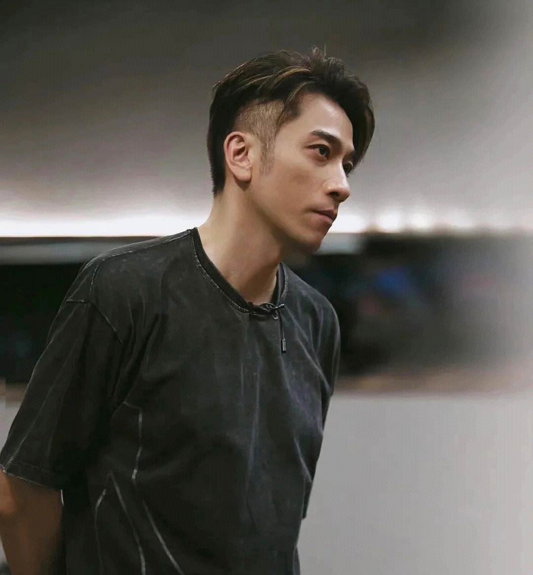 tvb渣男吴卓羲,一人玩转16个女人气到张馨予发特别照片逼官宣