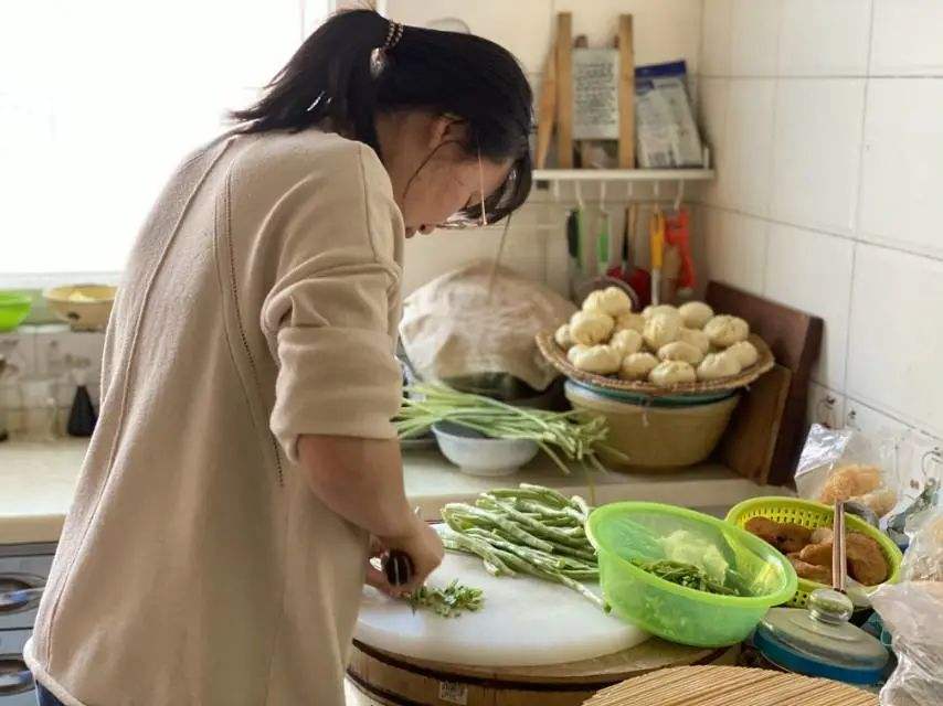 母亲寻回被拐儿子，养父母索要30万抚养费，生母：我儿子要你养？