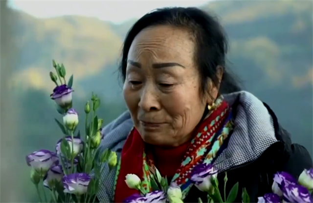 未婚夫战场牺牲，她带准婆婆出嫁，不离不弃奉养“妈妈”40年