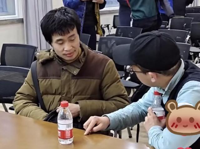 北大女研究生对韦神“芳心暗许”，想要追到韦东奕，可以师生恋吗