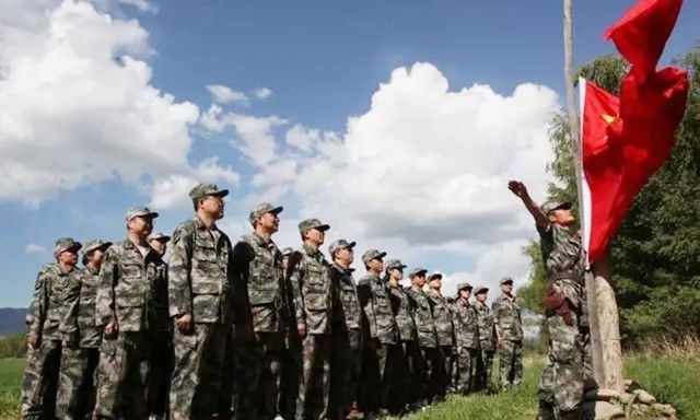 不靠颜值靠实力的三胞胎兄弟，原来学舞蹈，现在成了军营男子汉