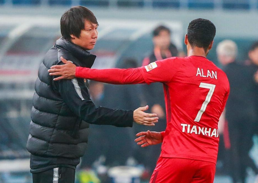 国足世界杯预选赛有外援吗（国足李铁再爆新料，供出3人只是个开始，足协陈戌源也要头大了）