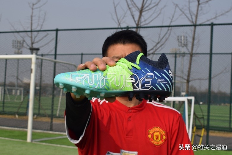 足球鞋买什么鞋钉（Puma Future Z 1.2 MG足球鞋，绿茵实战派）