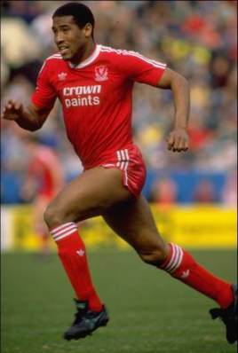 约翰·巴恩斯(john barnes),1963年11月7日出生于牙买加金斯敦,英格兰