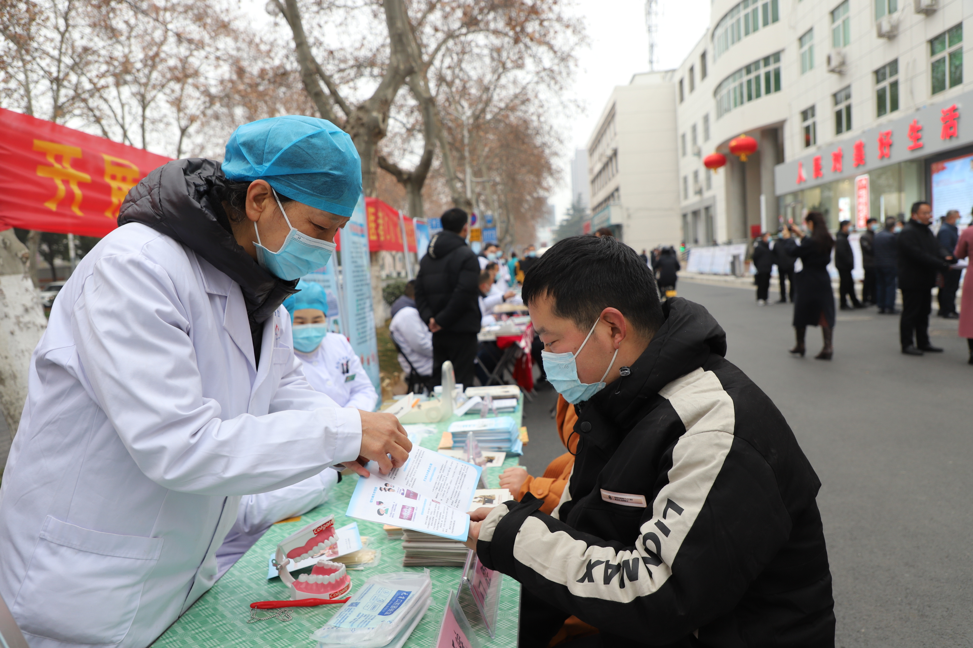 “弘扬仲景精神 彰显医者仁心”南阳市口腔医院积极参加健康义诊