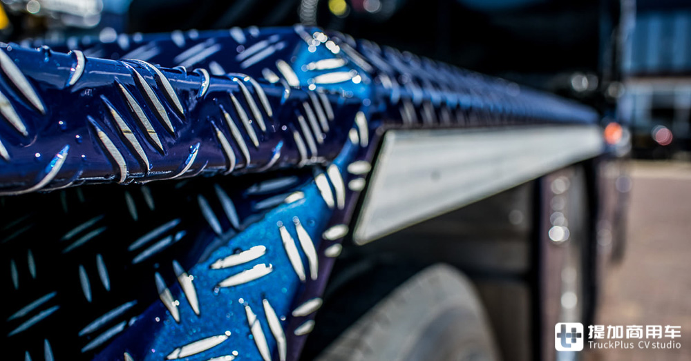 达夫XG 真会整活（就没见过这么帅气的随车吊，还是牵引车底盘，达夫XG+真会整活）