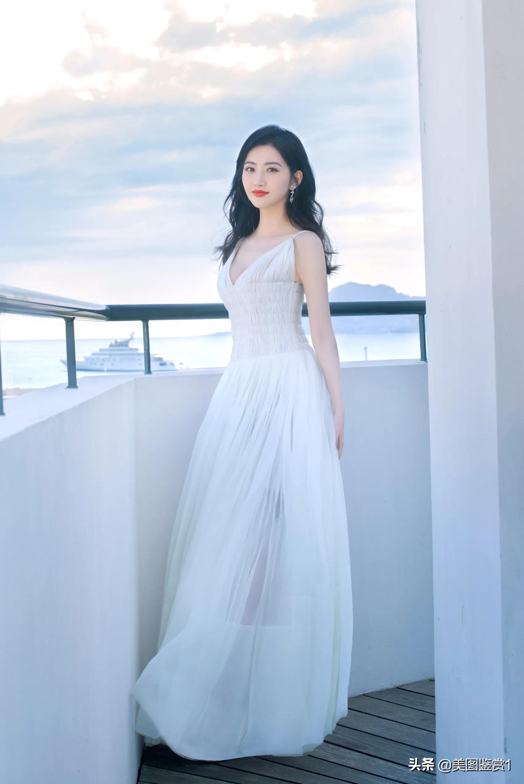 景甜 犹抱琵琶半遮面