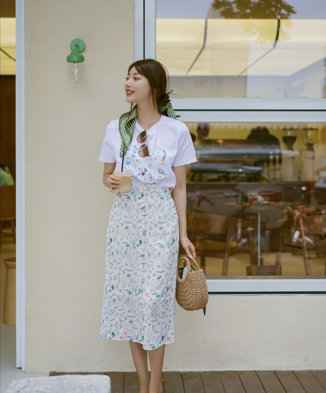 小清新夏日优雅穿搭来袭,简约随意又时尚,清凉可人更显女神范