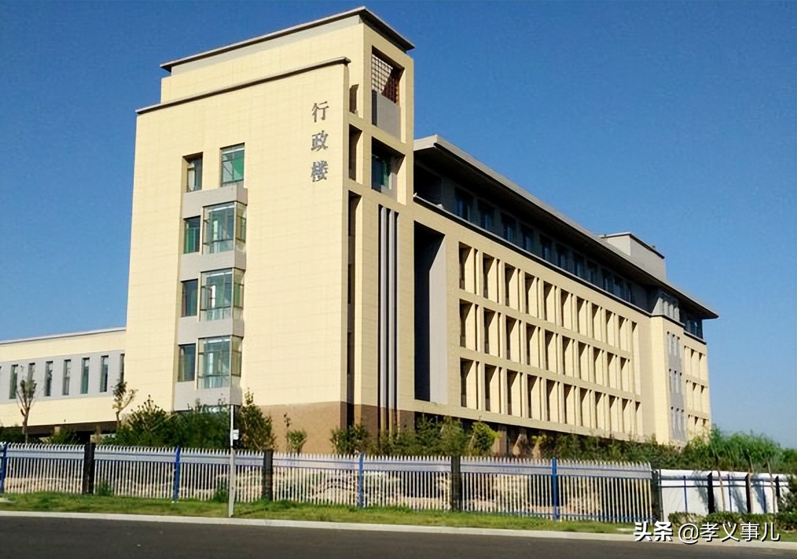 太原理工大学现代科技学院行政楼太原理工大学现代科技学院图书錧外景