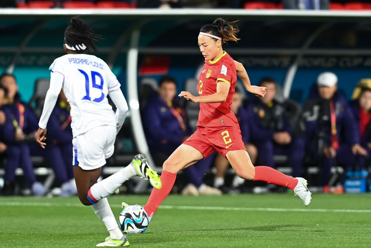 英超女足联赛（入英超倒数第2队！中国女足第一后卫踢2年，锻炼价值：超法甲豪门）