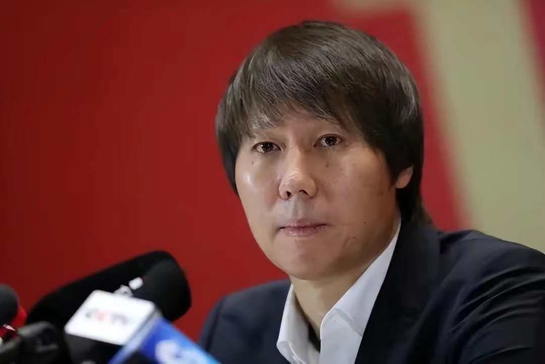 我國的足球運動員有哪些（國足球員個個富得流油，太太團美麗大方，李鐵事件只是冰山一角）