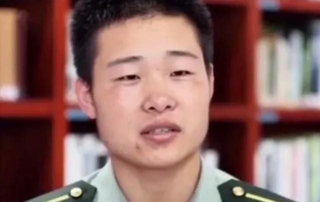 搬砖男孩高考620分，工地收到录取通知书，如今成边防排长