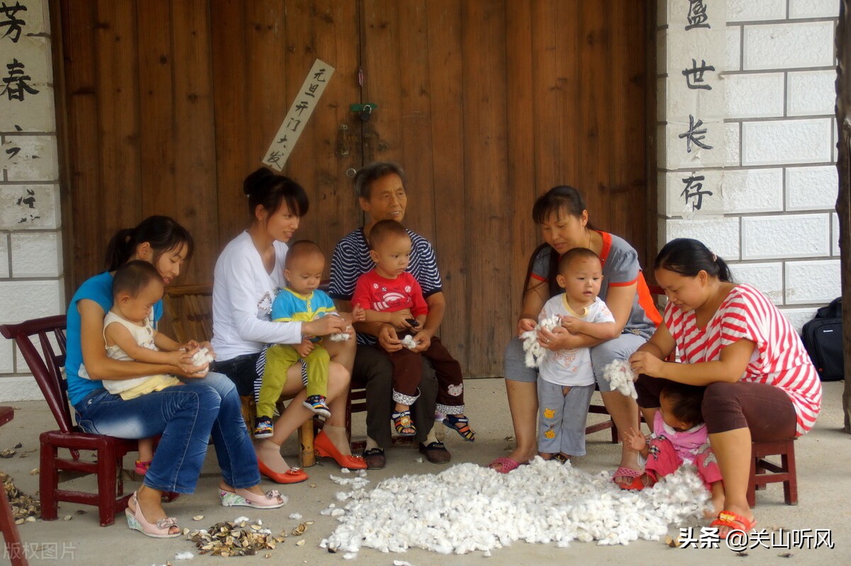 “婆家上门大似天，亲家登门不值钱”，另一句正好相反，哪句对？