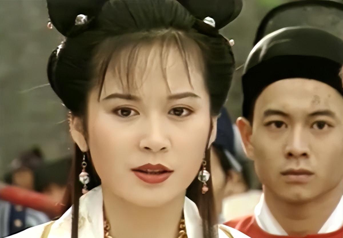 俞飞鸿的美,是骨相周正的大家闺秀,不骄不躁,值得人细细追寻,虽少了几