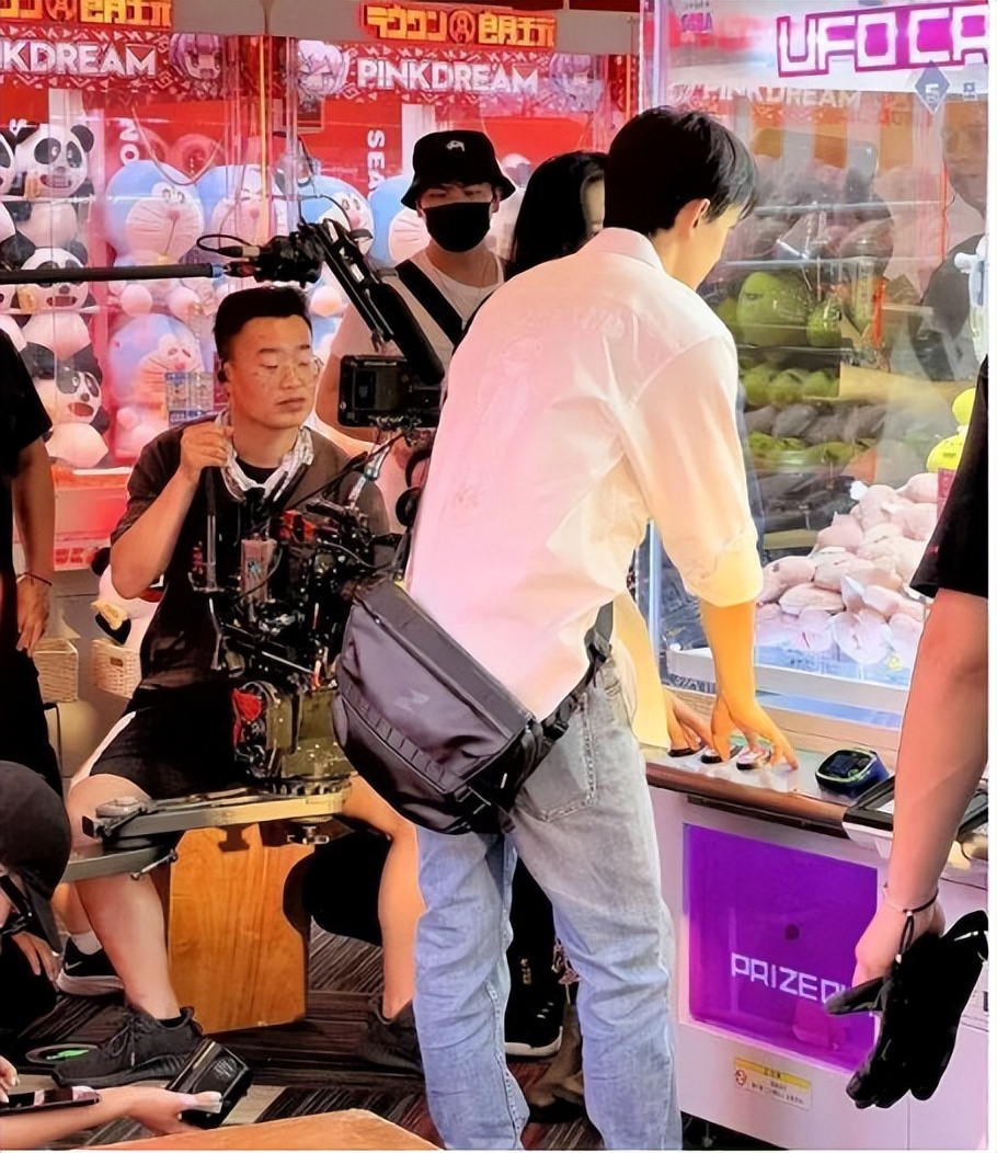 穿“白衬衫”的10位男星，个个“白衣胜雪”，气质干净