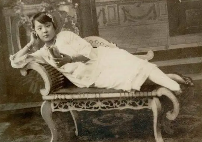 山西发现一张民国妓女证，揭开了旧时代女性，背后的血泪