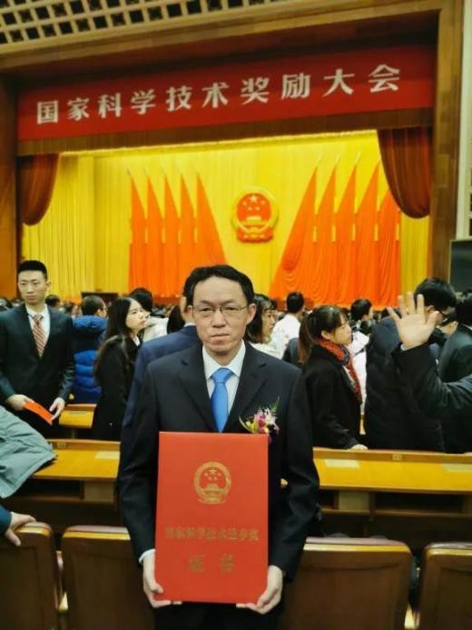 中国“织”造：湖北这所大学，让鲜艳的五星红旗闪耀太空