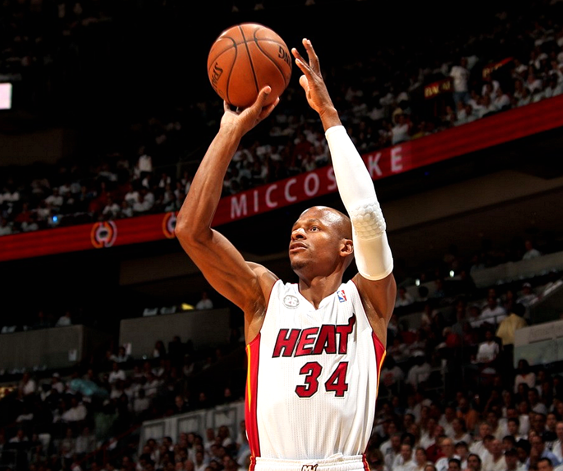 13年nba总冠军第六场(13年总决赛g6,波什抢下前板为何无视詹姆斯,传给