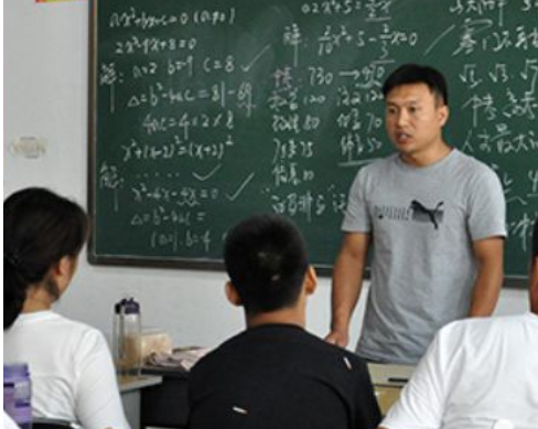 教师行业迎来变革，学历将要有新的要求，部分老师或要面临失业