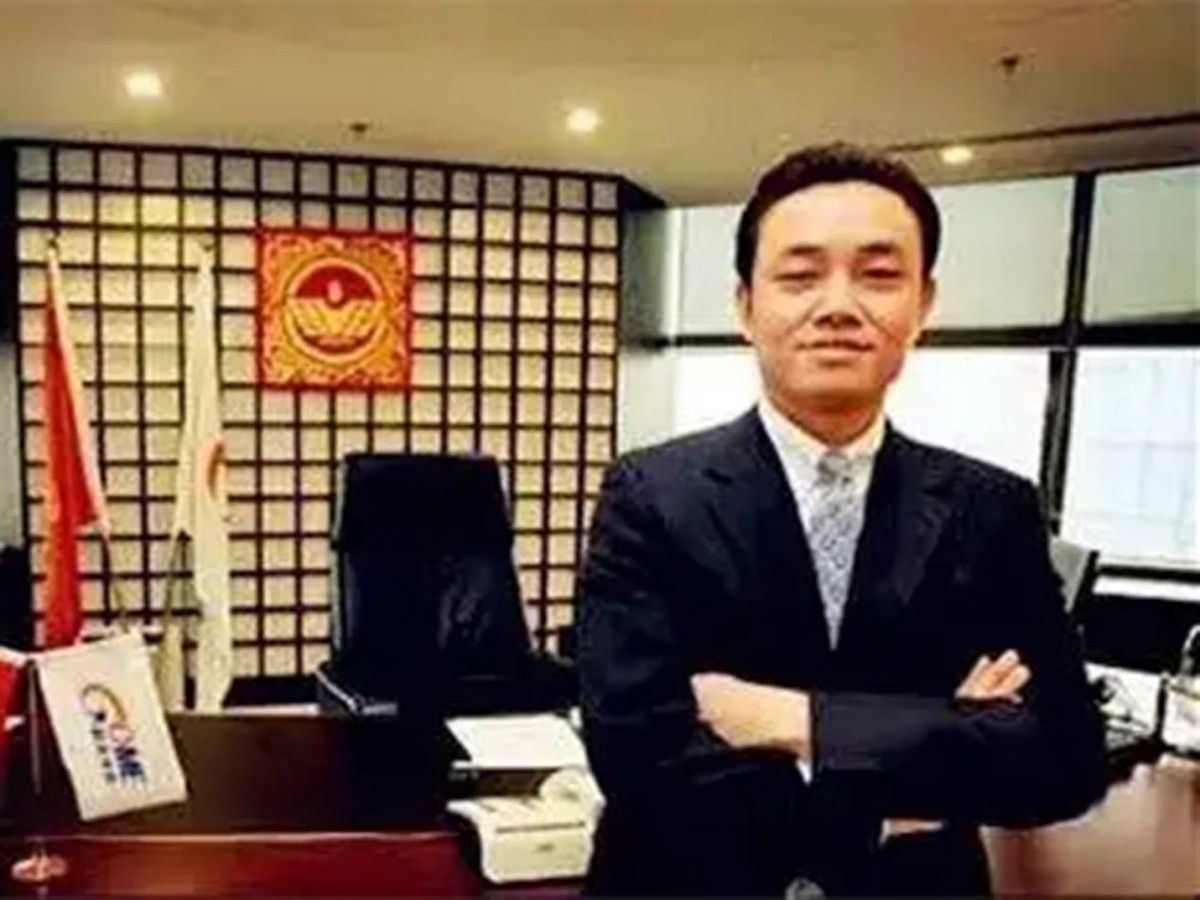 张志铭：中专毕业给首富开车，因长相被首富妹妹看上，赚65亿身家