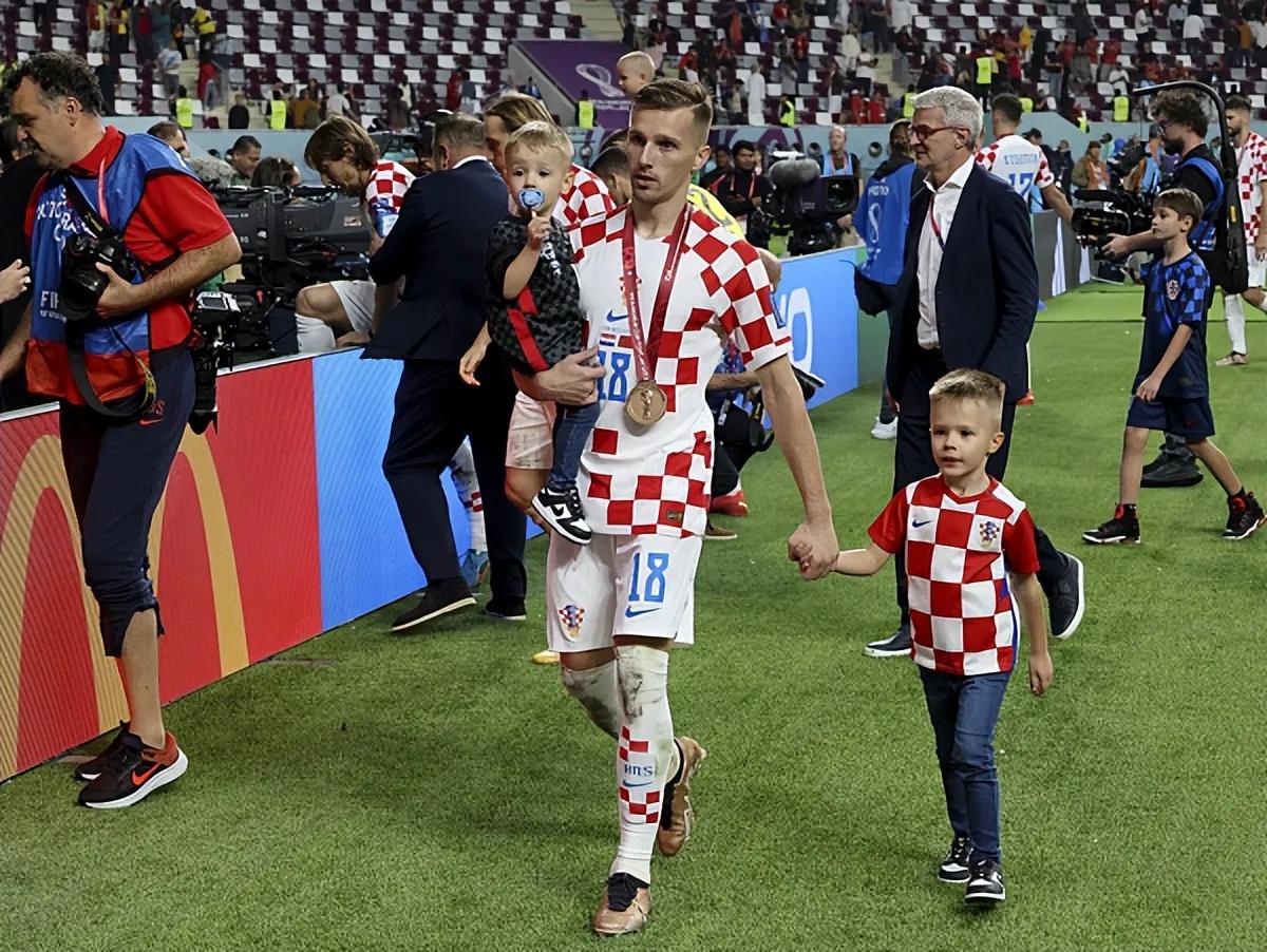 传奇2018世界杯版（世界杯疯狂一夜：2-1！争议判罚+中超弃将破门，魔笛世界杯绝唱！）