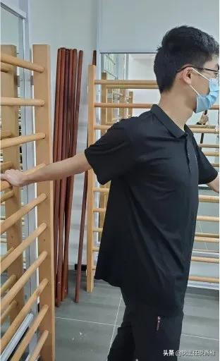 女子长期侧睡后,右肩出现疼痛是怎么回事?要如何治疗缓解?