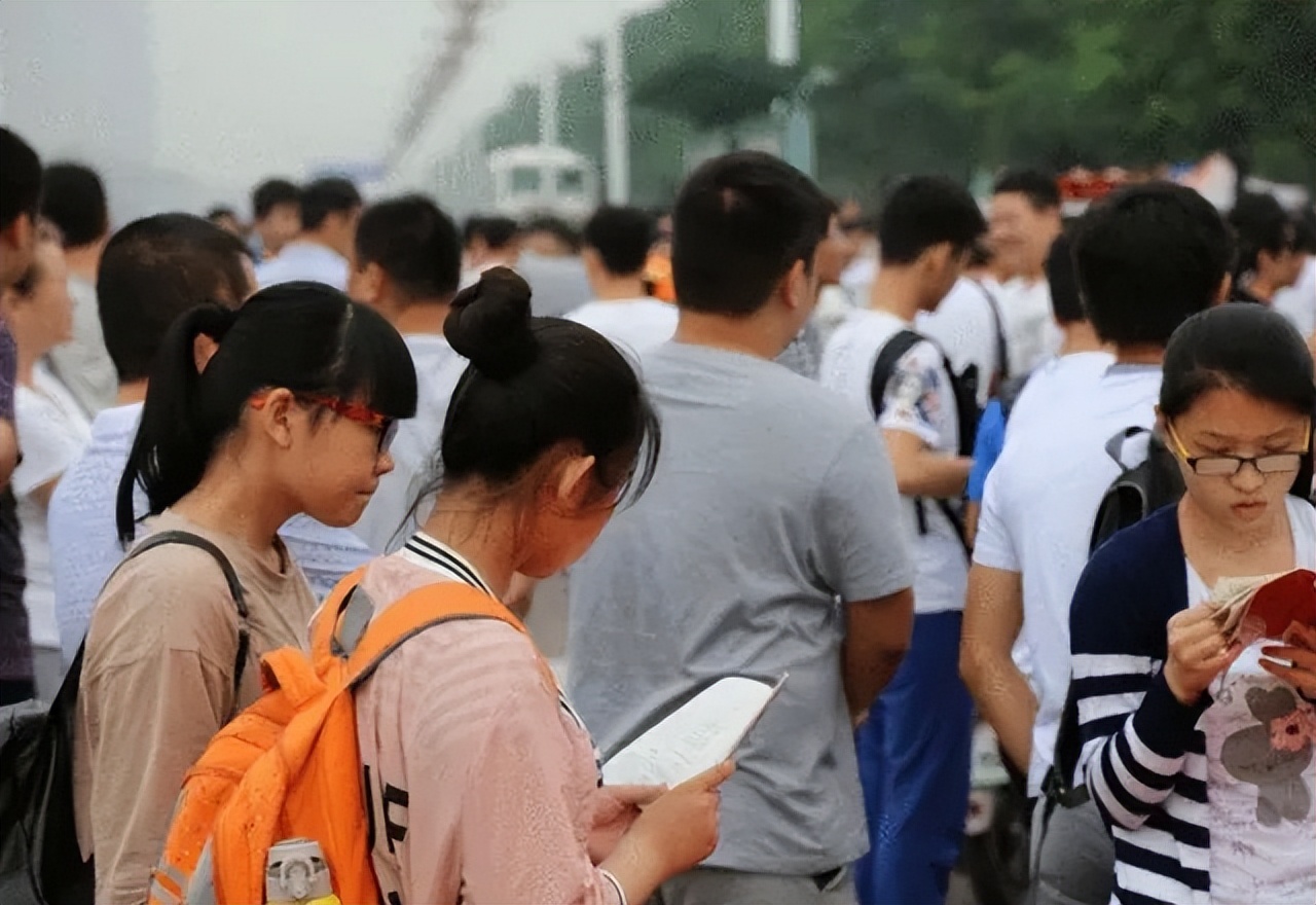 高考迎来调整，增加“身份要求”，2022届部分考生将无缘高考