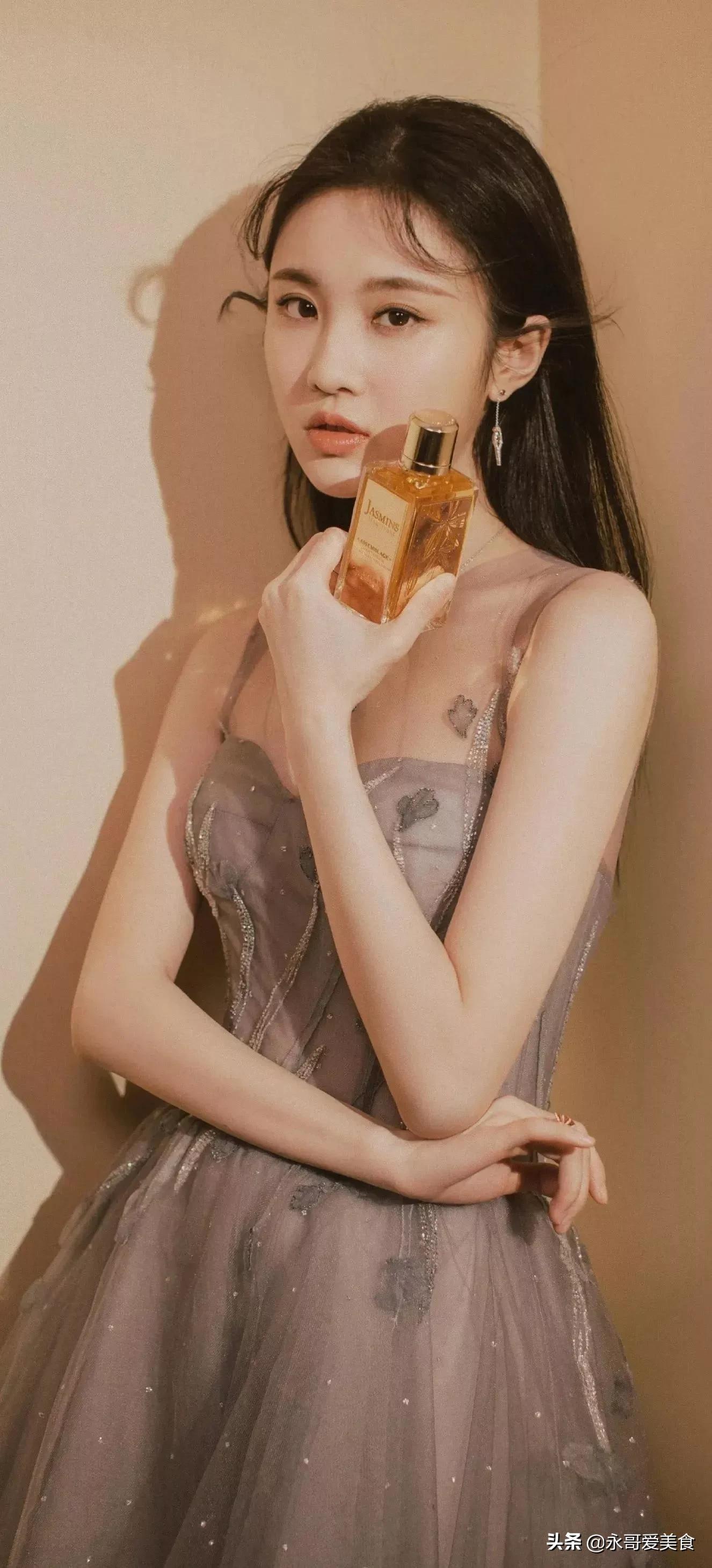 张慧雯，北舞美女演员，清新脱俗，靓丽迷人