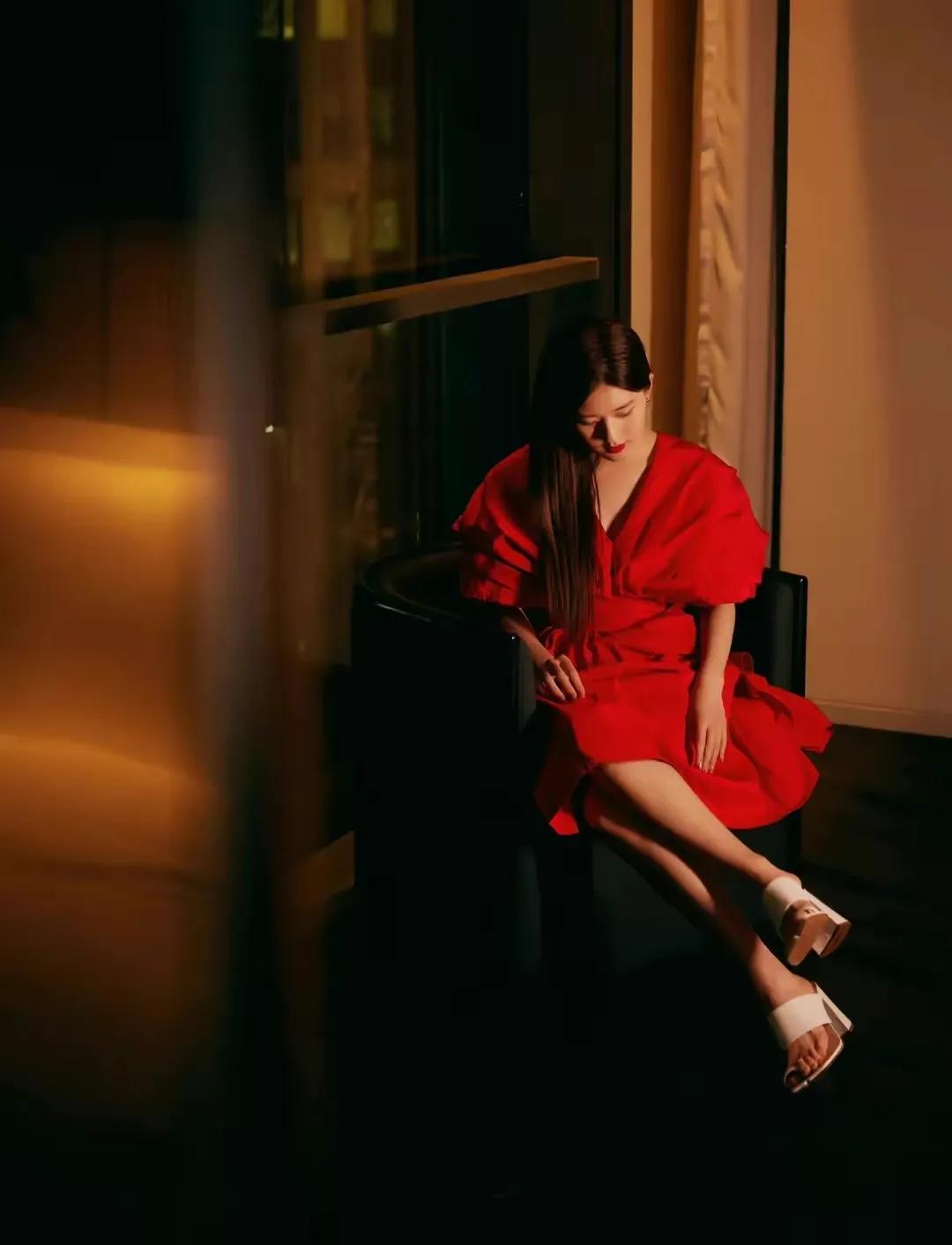 孙怡、赵丽颖红色礼服状态迥异，有没有爱情的滋润肉眼可见