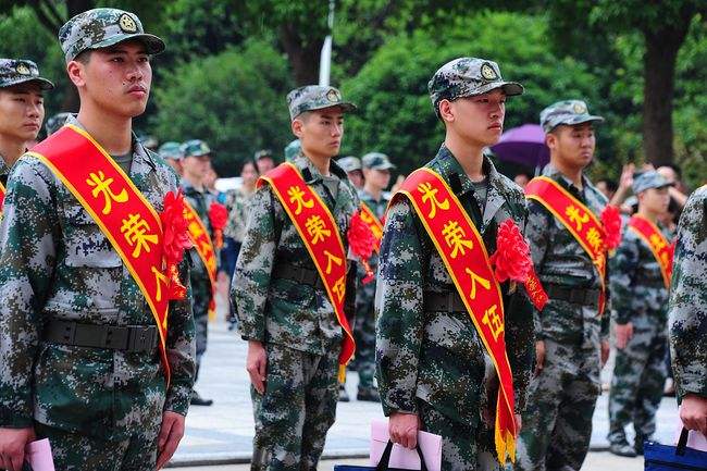 2022年征兵开始，男兵、女兵应征要求大不同，男生想要入伍更轻松