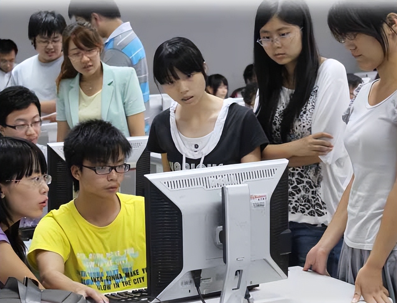 211院校被分成4个不同梯队，哈工程位列第2梯队，2023考生要有数