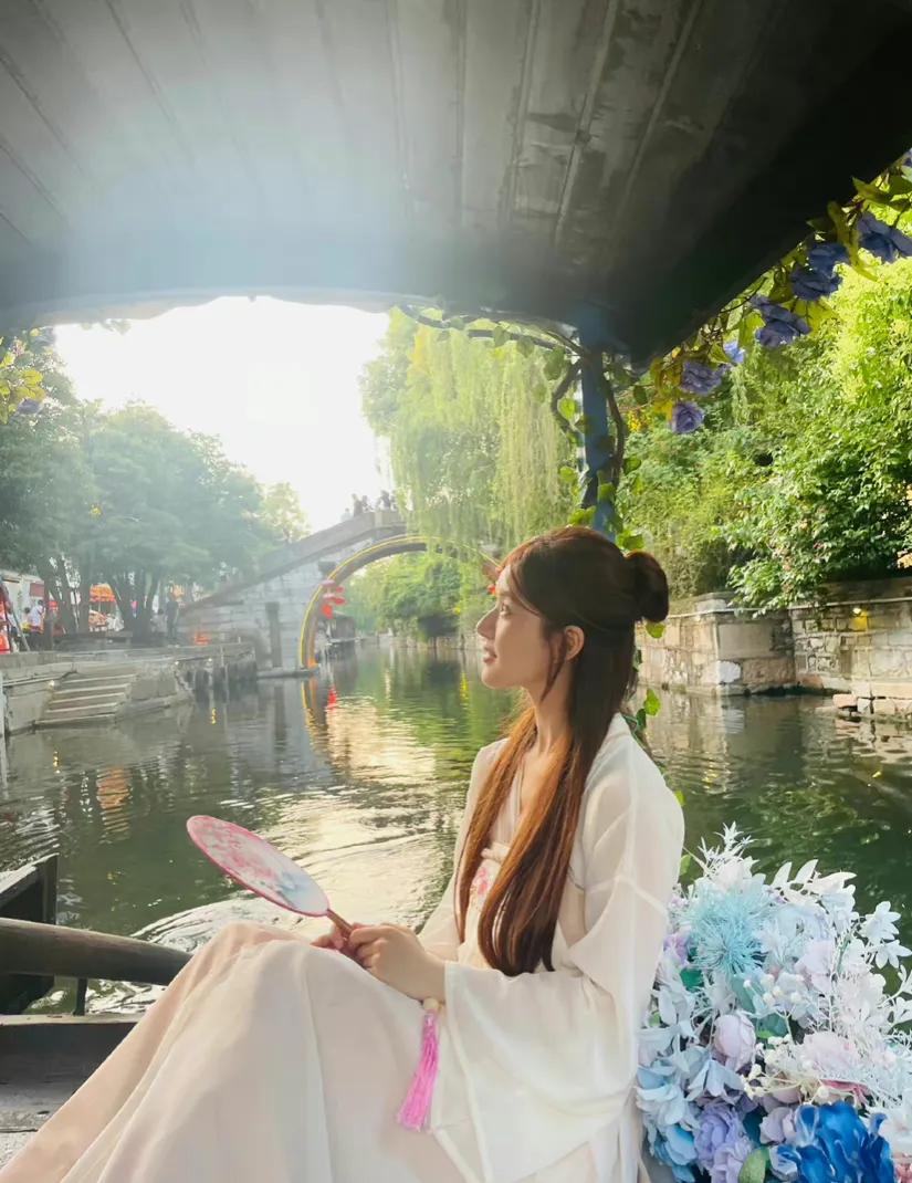 赵露思的汉服照好温柔啊！长相甜美可人气质温柔大气