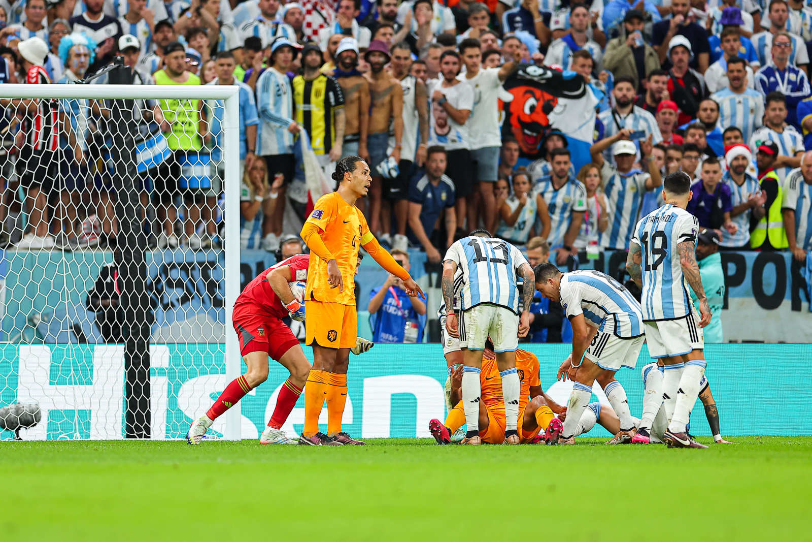 阿根廷2-2荷兰进加时，梅西1传1射真球王，创8大历史超老马贝利