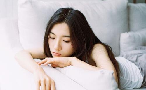 女生主动要求送礼物（女孩子主动要礼物好吗）