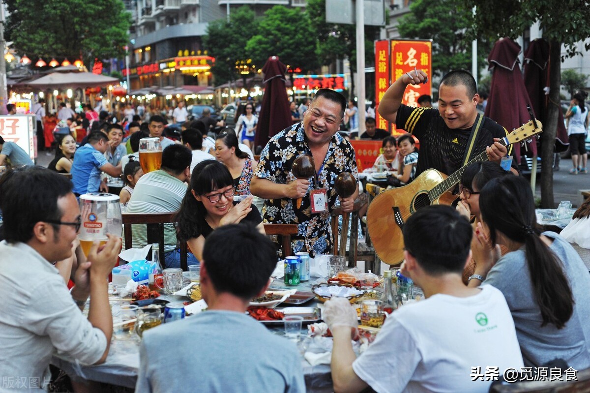 来武汉旅游，汉口这边的深夜美食推荐，这5家夜宵小吃店好吃不贵