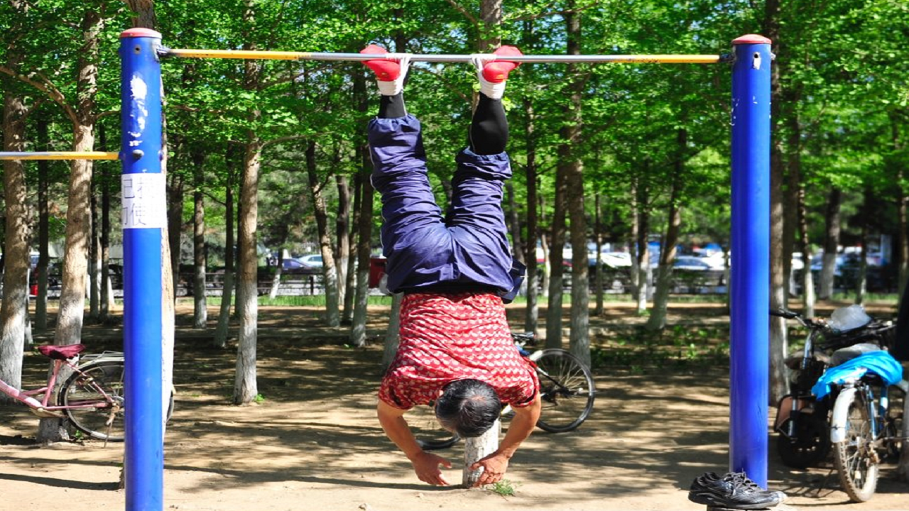 健身器材单杠「健身器材单杠高度」