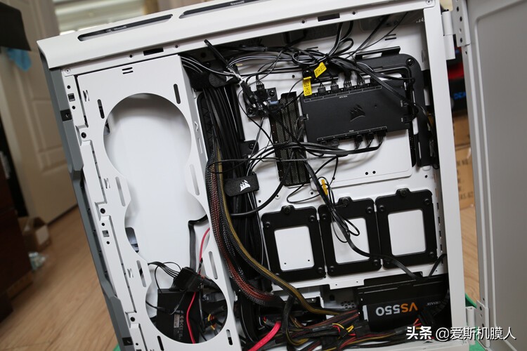 水冷也内卷：海盗船H100i Elite Capellix iCUE ELITE LCD升级套件开箱