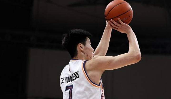 上海站男篮世界杯(祝福！郭昊文全力冲击NBA，上海男篮做法获赞，避免周琦式尴尬)