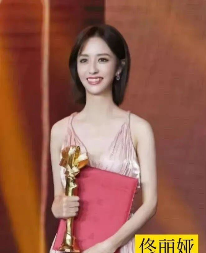 瘦成“排骨”真好看吗？没有修图下的她们，瘦到令人心疼