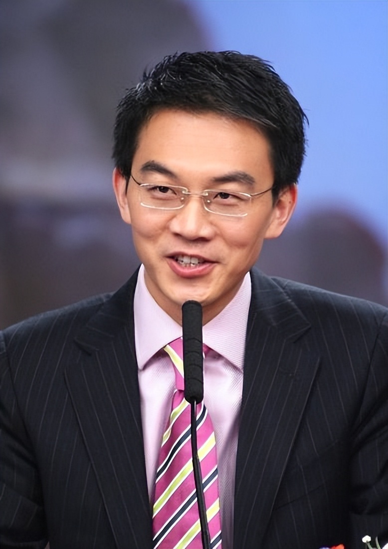 央视郎永淳:为救病妻欠下巨债,离职后因醉酒惹众议,他如今怎样了