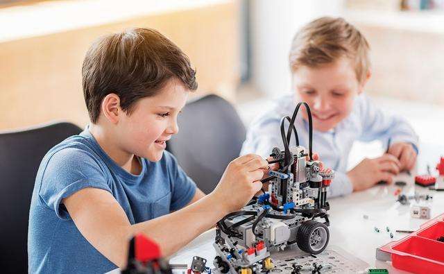 少儿编程如何选择适合的培训机构？卡巴机器人科技编程怎么样？