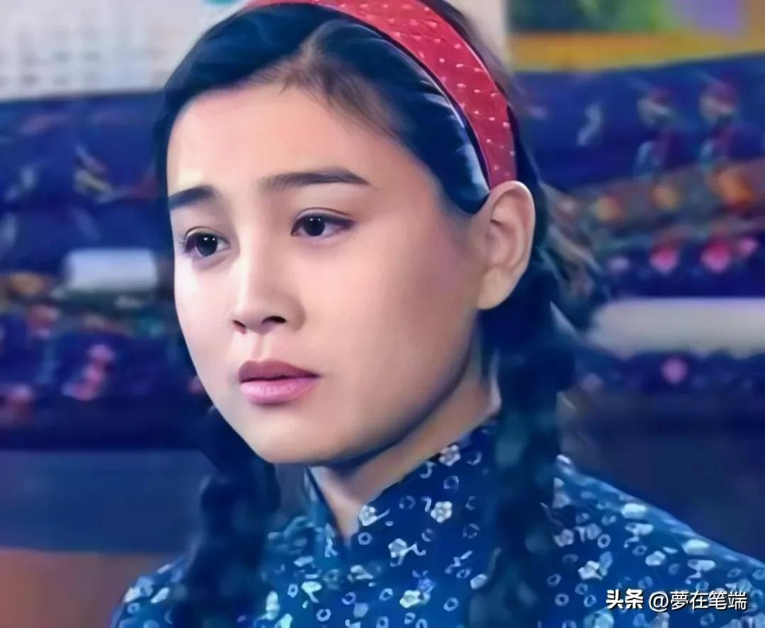 赵明明嘴歪但一点都不影响她的绝世美貌,李建群和袁立都给她作配