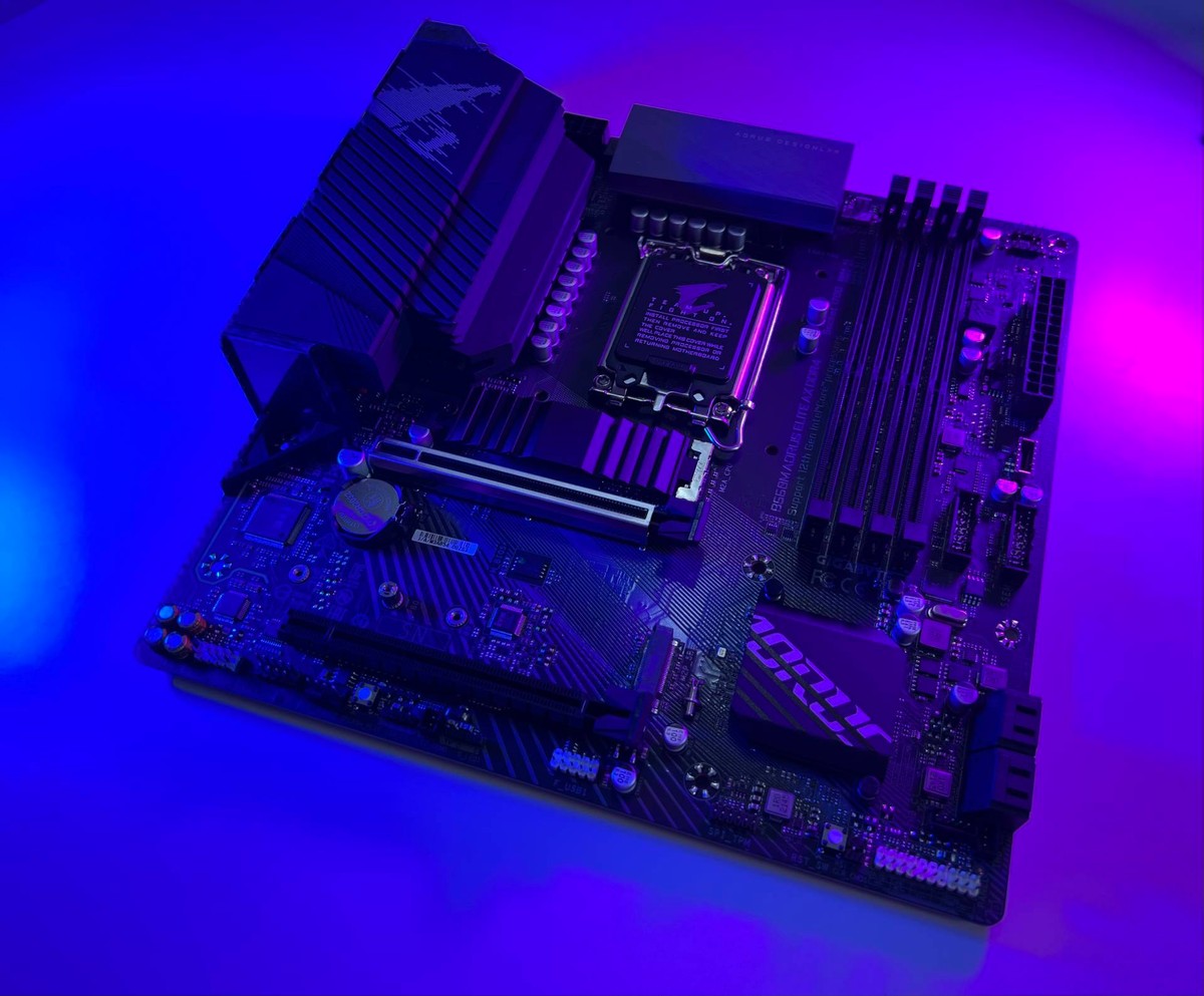 技嘉小雕B660M电竞主板开箱，供电出众散热强